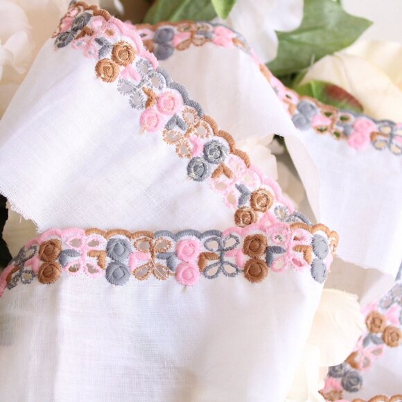 Vintage White Trim Embroidered With Flowers 3" Wide / 1 yard / Scalloped Edge - Picture 1 of 10